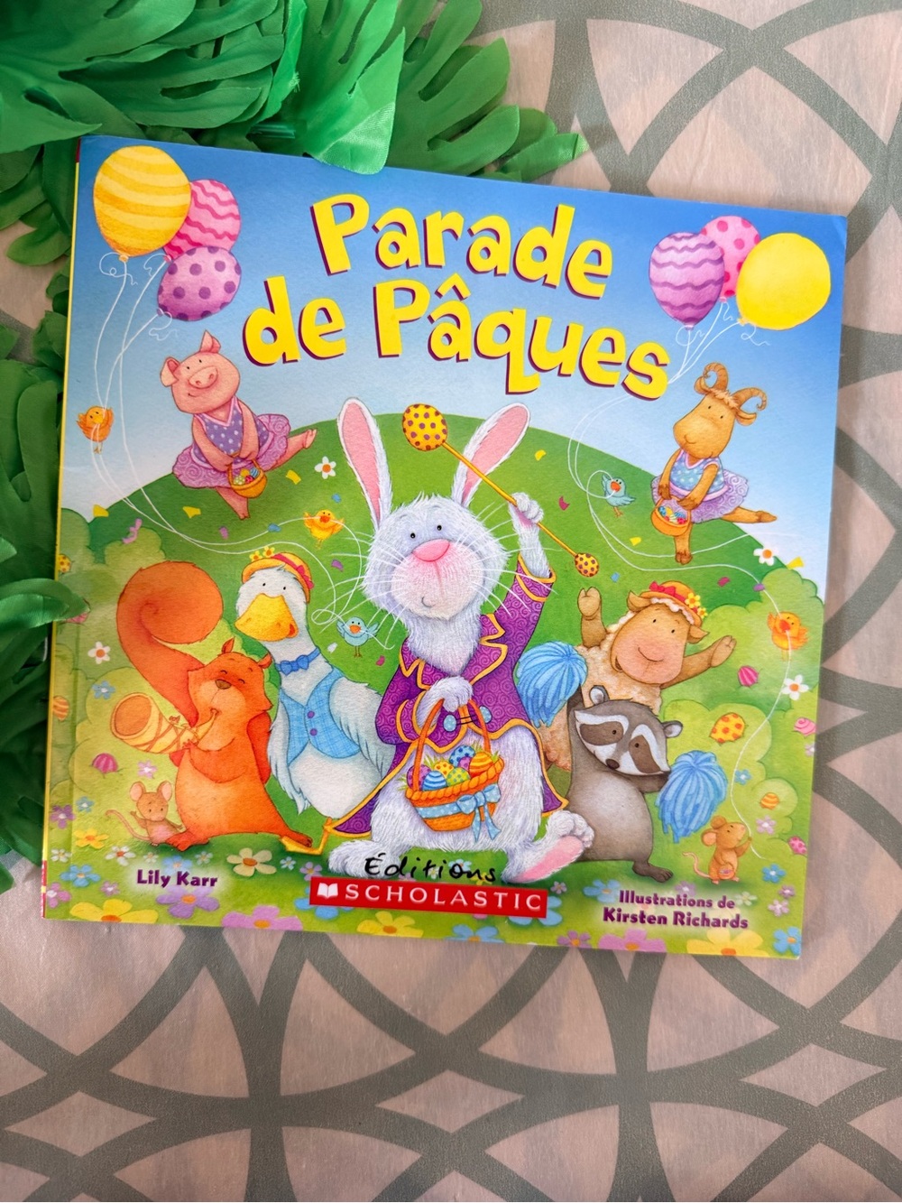 💫10/$25 • Scholastic Parade De Paques Paperback